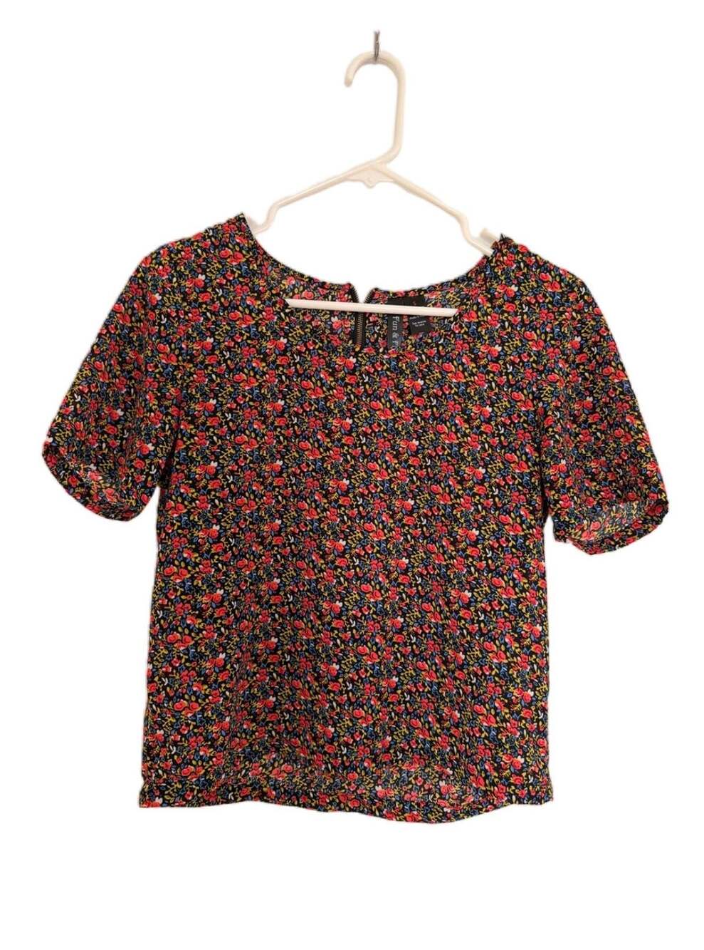 Fun & Flirt Women's Floral Print Short Sleeve Blouse Size S